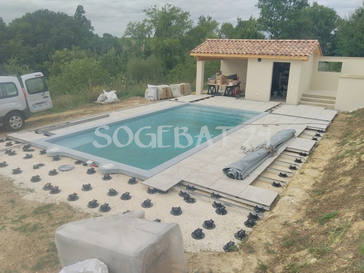 Construction de piscine avec terrasse et abords - Chazottes – 29