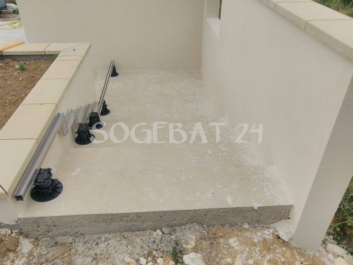 Construction de piscine avec terrasse et abords - Chazottes – 26