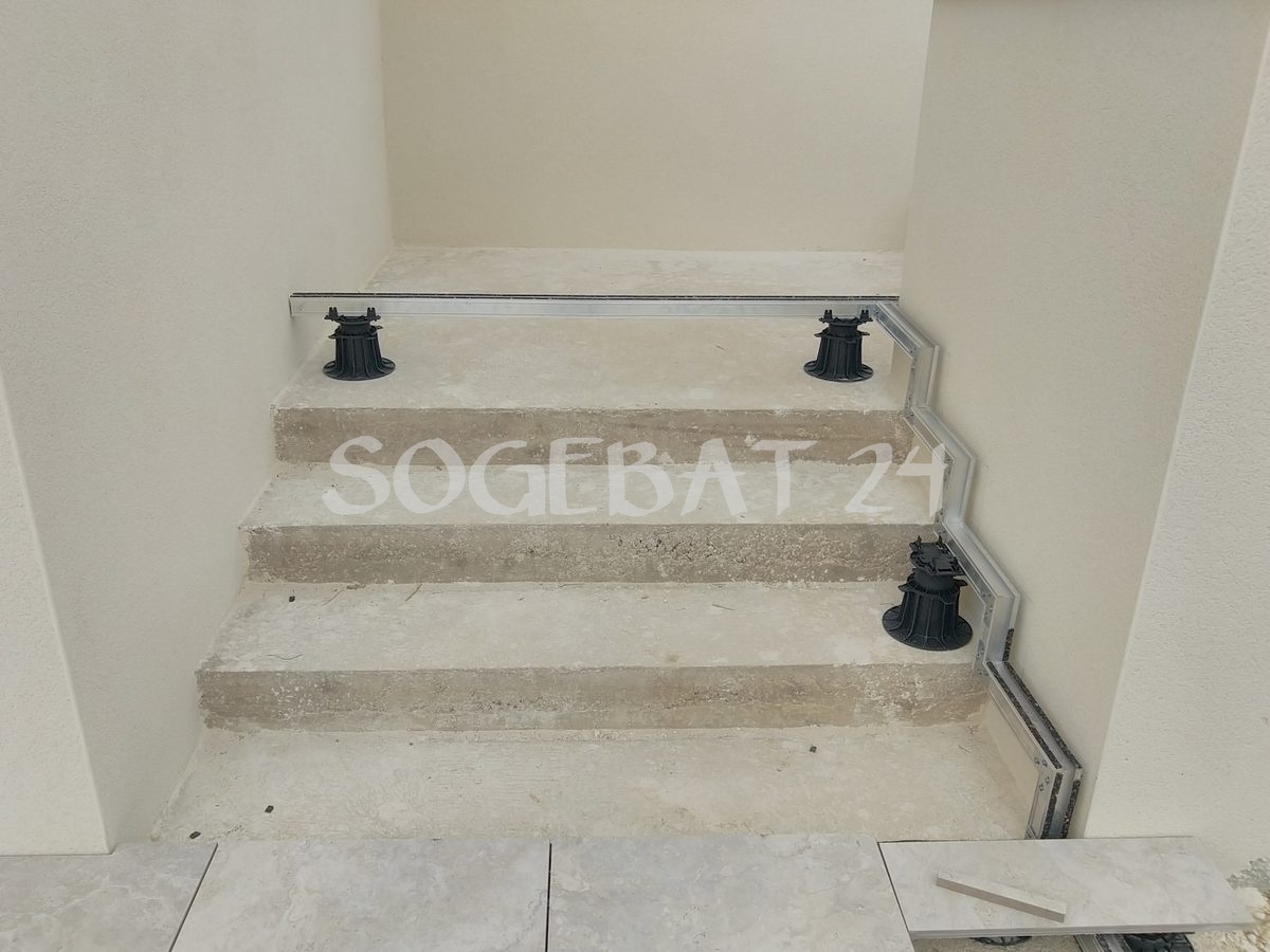 Construction de piscine avec terrasse et abords - Chazottes – 25
