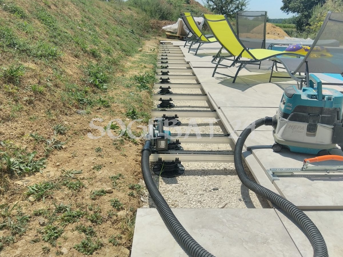 Construction de piscine avec terrasse et abords - Chazottes – 22