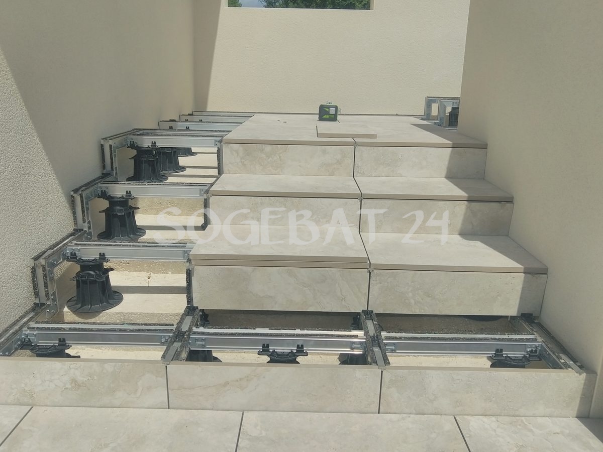 Construction de piscine avec terrasse et abords - Chazottes – 18