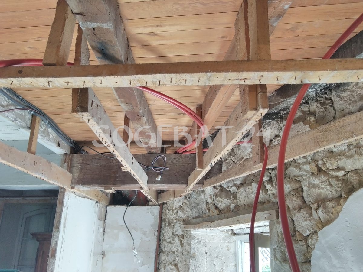 Rénovation intérieure complète à Sainte-Eulalie – 36