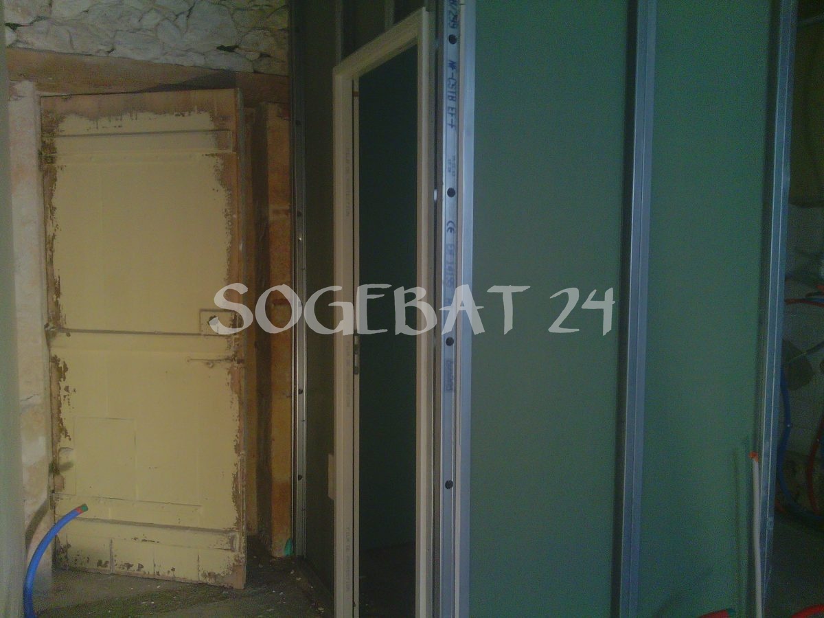 Rénovation intérieure avec cloisons et isolation – 14