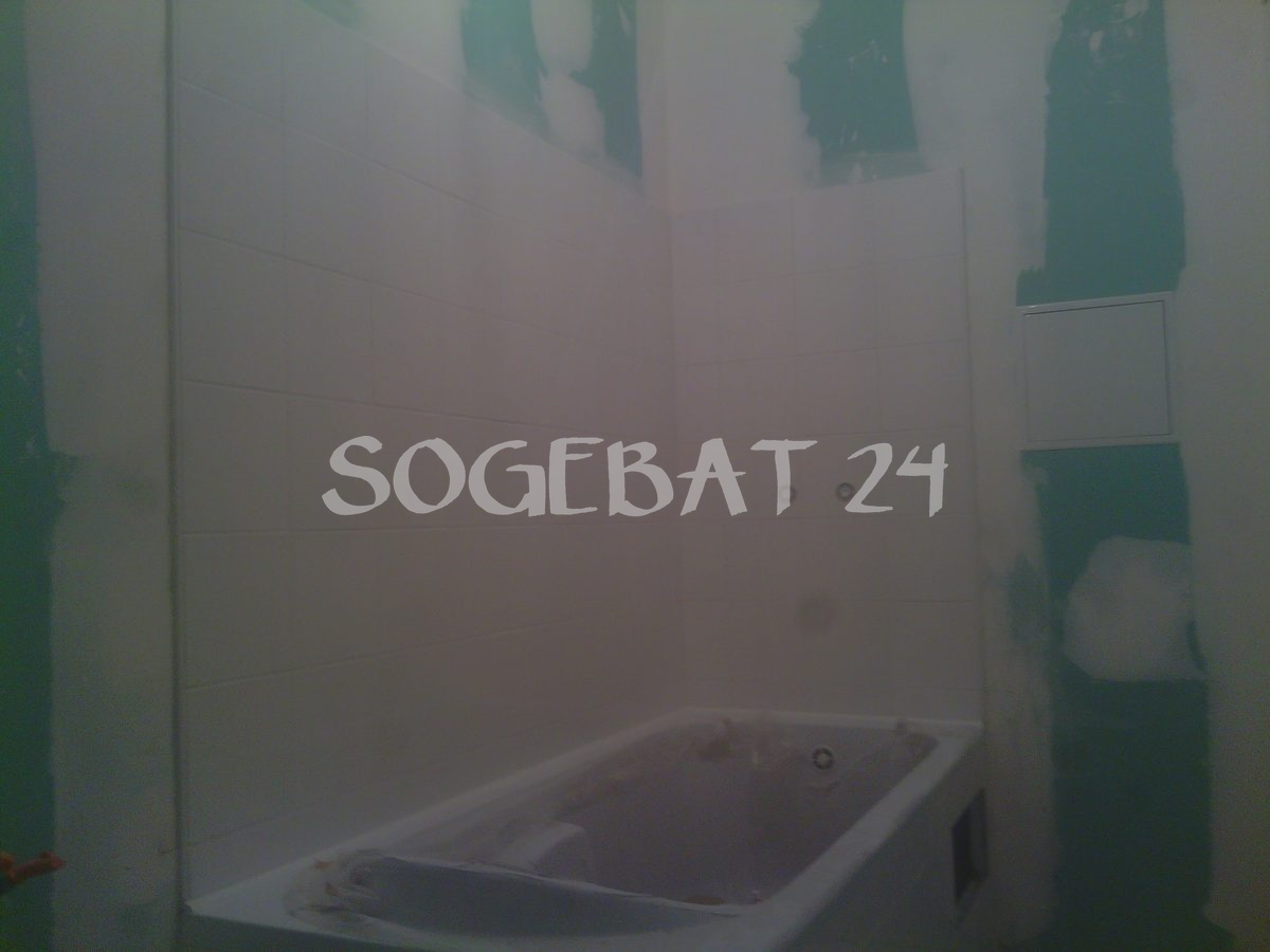 Rénovation salle de bains - Pose de revêtements et équipements sanitaires – 4