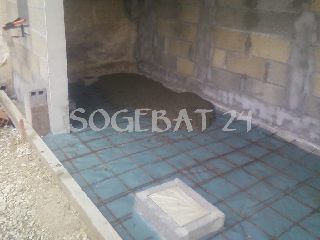 Aménagement extérieur avec enduit et carrelage – 4