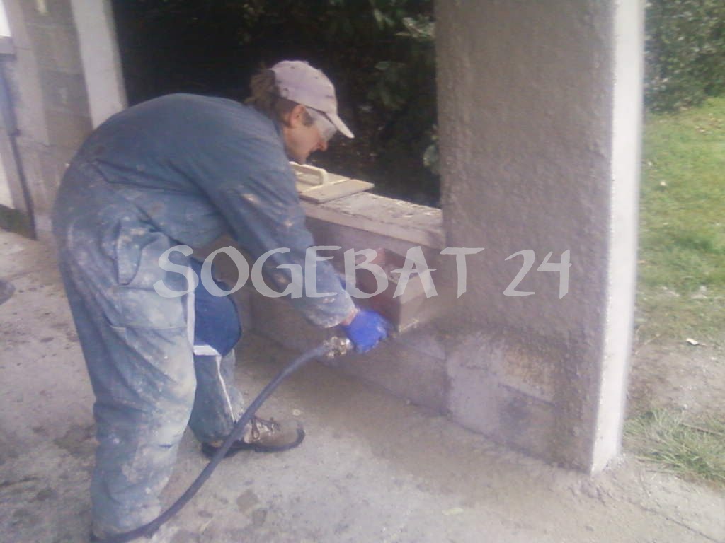 Aménagement extérieur avec enduit et carrelage – 2