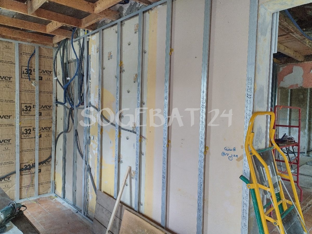 Rénovation intérieure - Cloisons et menuiserie à Le Fleix – 17