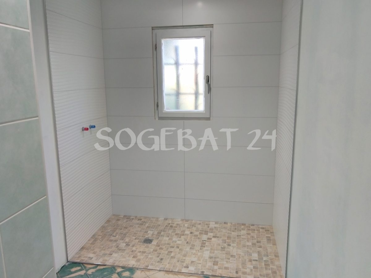 Rénovation salle de bains et finitions intérieures - Pignac – 17