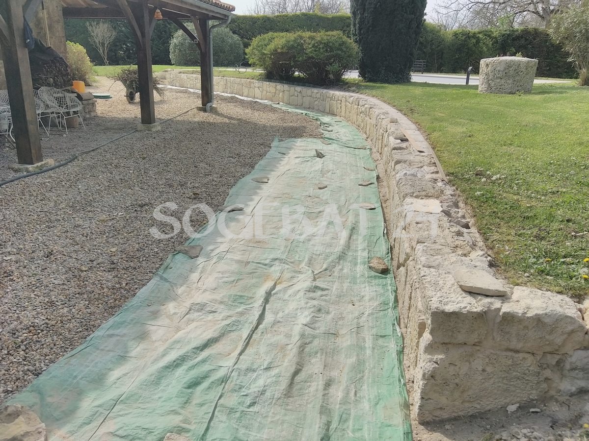 Restauration d'un muret de soutènement en pierre de taille – 4