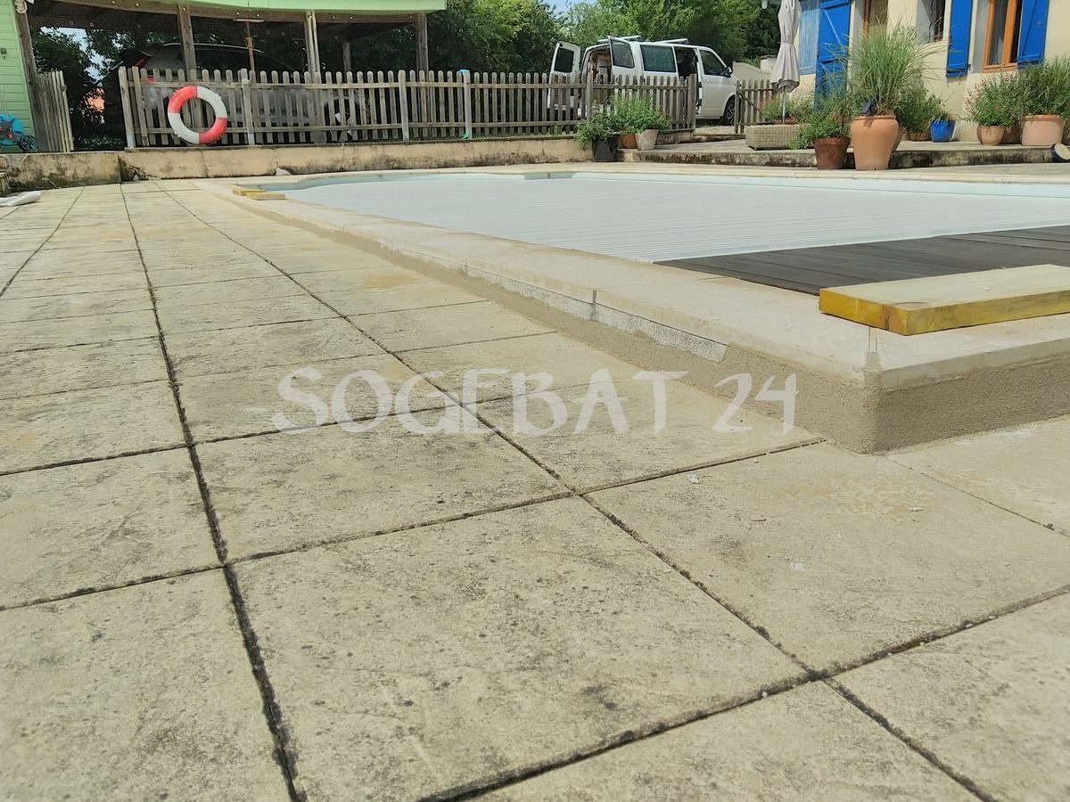 Rénovation de terrasse extérieure avec pose de dallage et aménagements